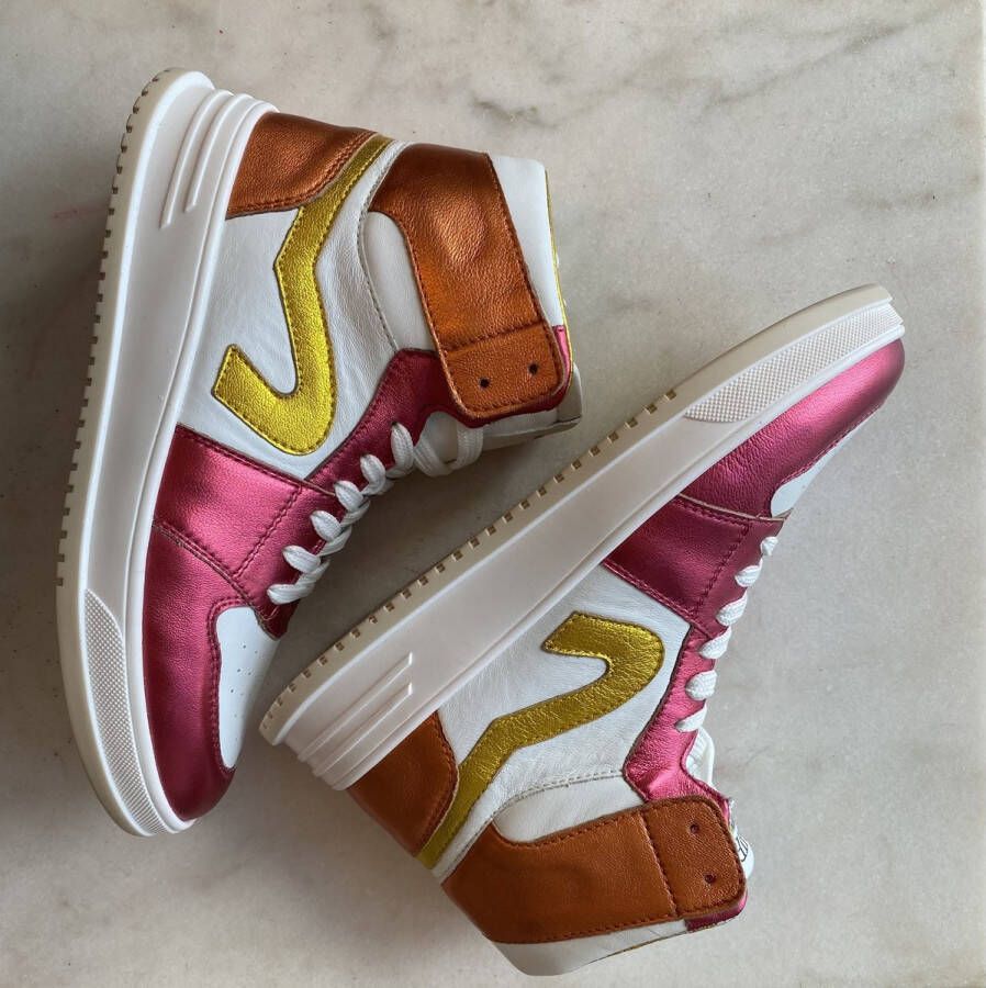 Hip sneaker