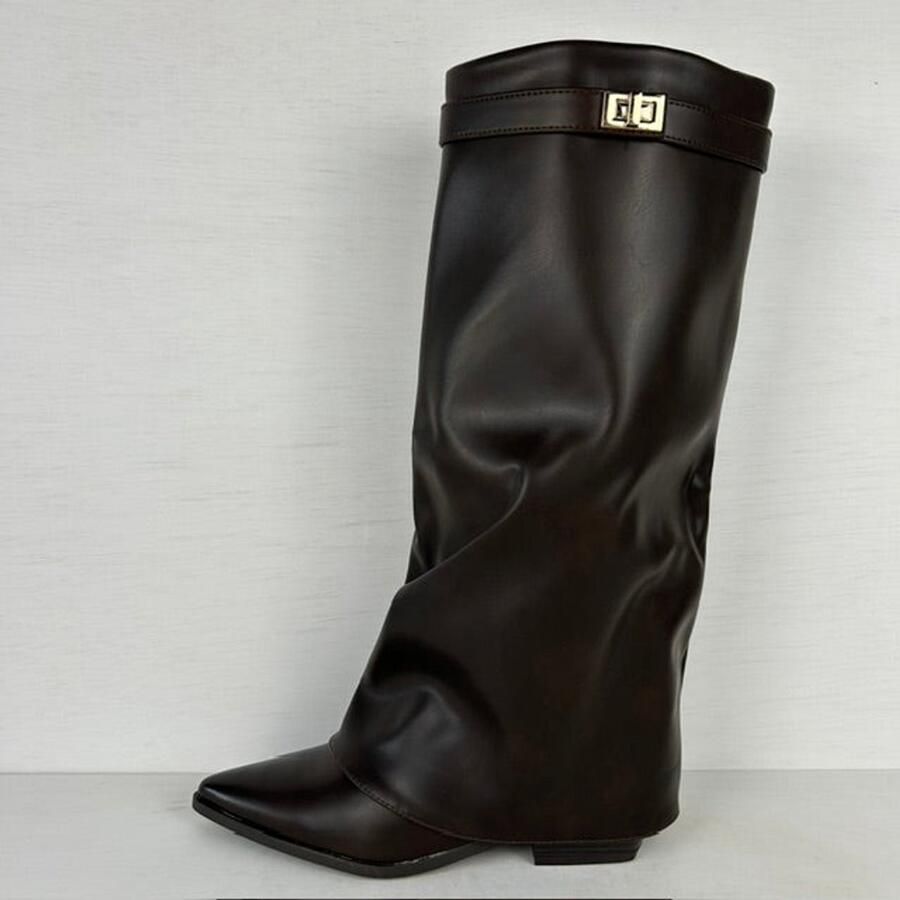 Hoge leatherlook laarzen met gespje en lage hak bruin
