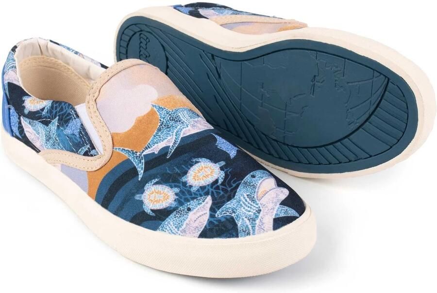 Inkkas Apex dames Vegan Slip On comfortabele slip-on sneaker met haaien- & golfprint koele blauw beige tinten lichtgewicht & 100% Vegan