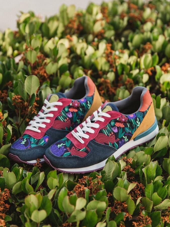 Inkkas Sokoke dames sneaker comfortabele suède sneaker met kattenprint magenta blauw geel groen