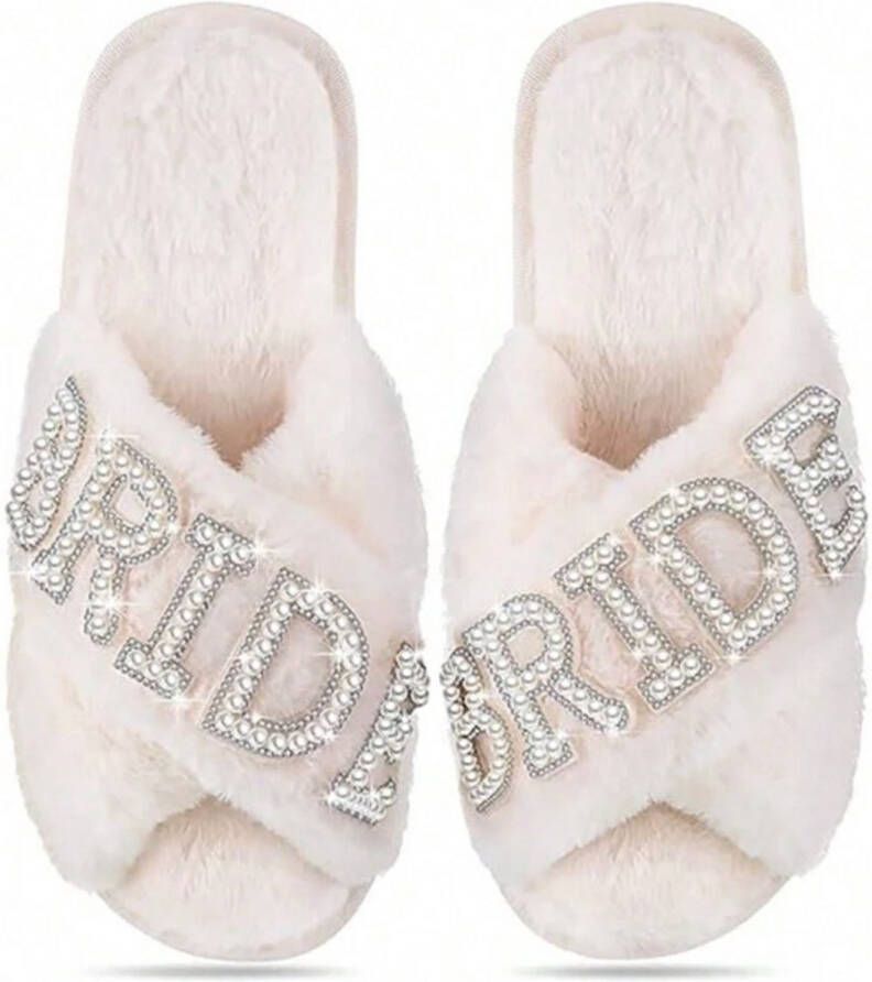 Jacqos Bride Slippers Luxe Witte Pantoffels met Parelletters Zachte Pluche Vrijgezellenfeest Accessoire Beschikbaar in