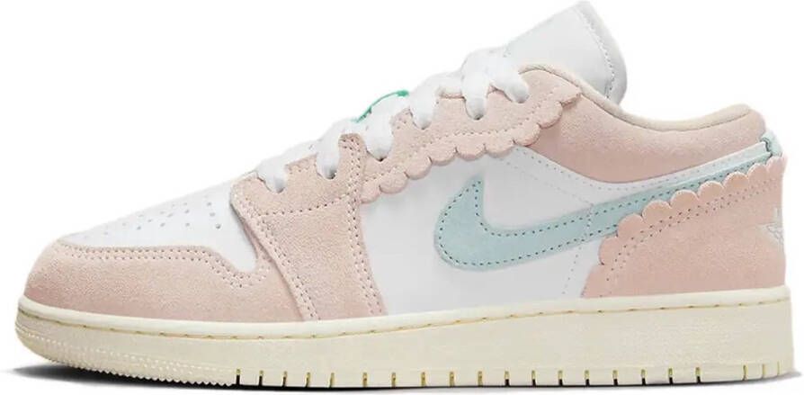 Jordan 1 Low SE Scalloped Edge Guava Ice Sneakers Wit Roze