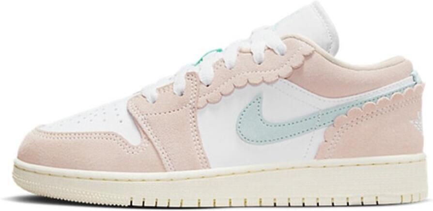 Jordan 1 Low SE Scalloped Edge Guava Ice Sneakers Wit Roze