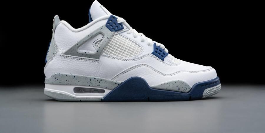 Air Jordan 4 Retro Midnight Navy