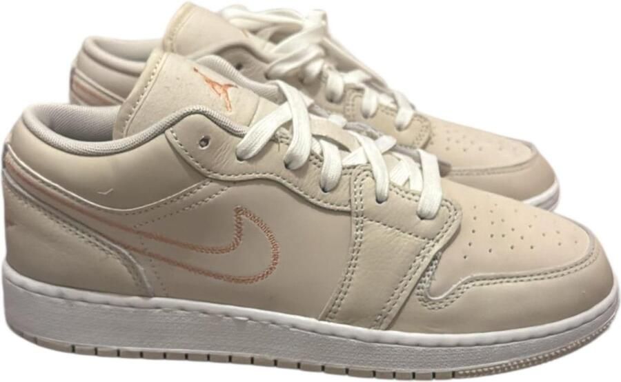 Jordan 1 Low SE (GS) Unisex Basketball beige Schoenen