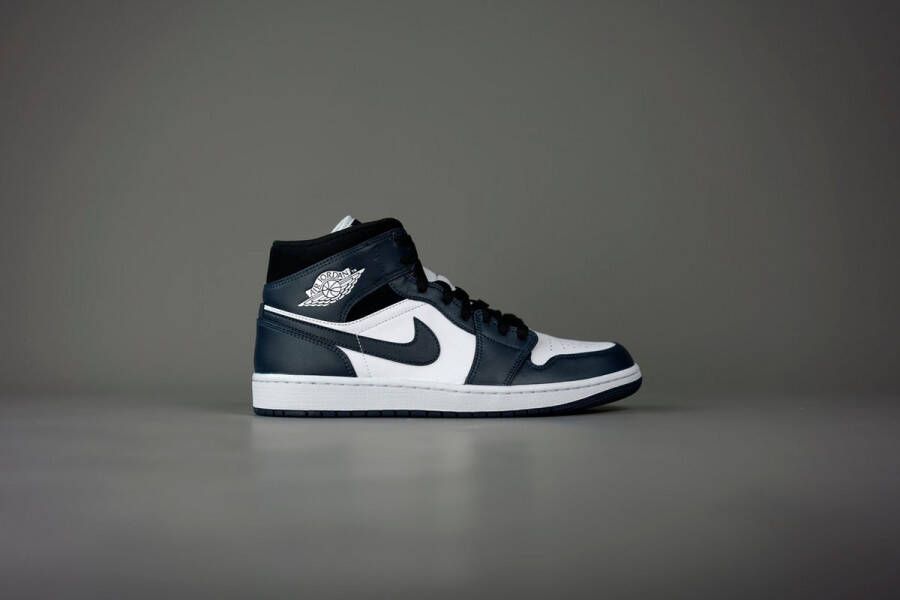 Nike Air Jordan 1 Mid Armory Navy White Black 554724-411 Navy;Wit;Zwart Schoenen