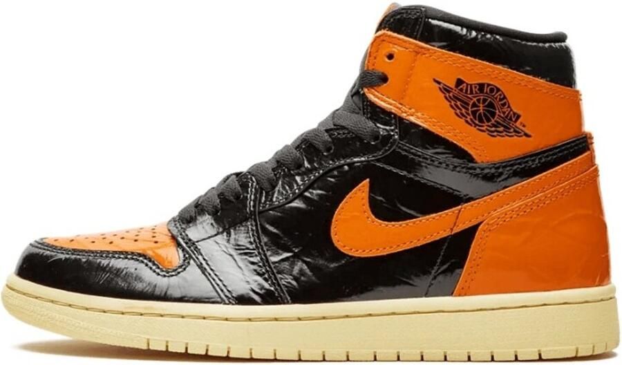 Nike Air Jordan 1 Retro High OG black starfish-pale vanilla