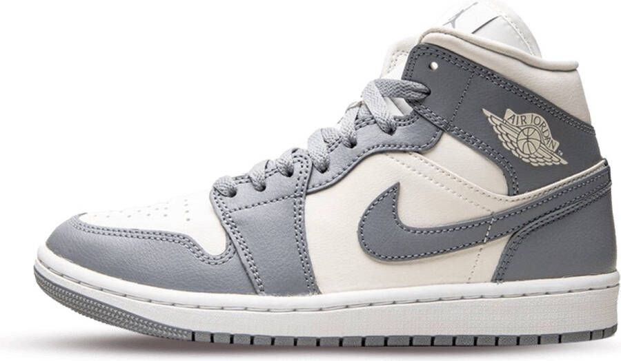 Nike WMNS Air Jordan 1 Mid Stealth BQ6472