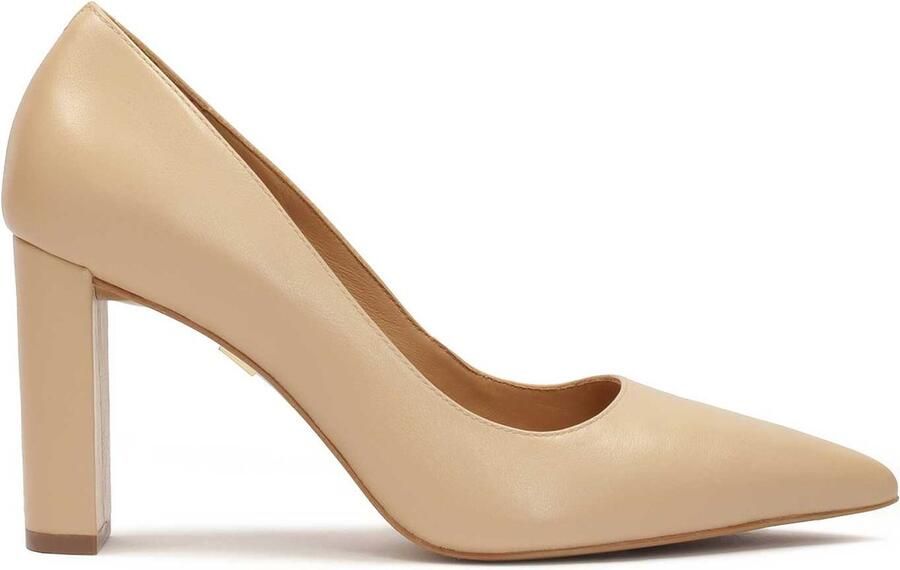 Kazar Beige pumps op een smalle paal.Dit product valt klein uit.