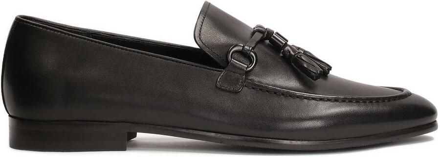 Kazar Zwarte loafers met kwastje.Dit product valt groot uit.
