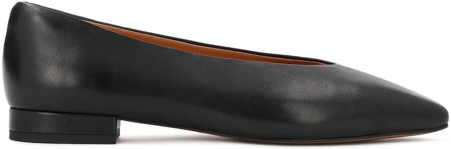 Kazar Black pumps with a minimalist form