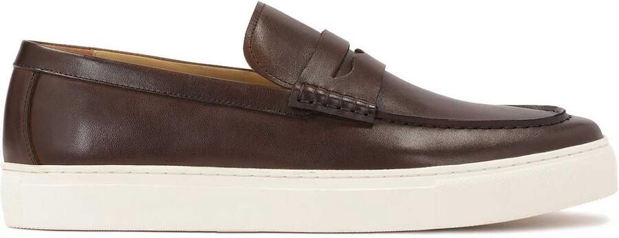 Kazar Bruine instap sneakers op een witte zool