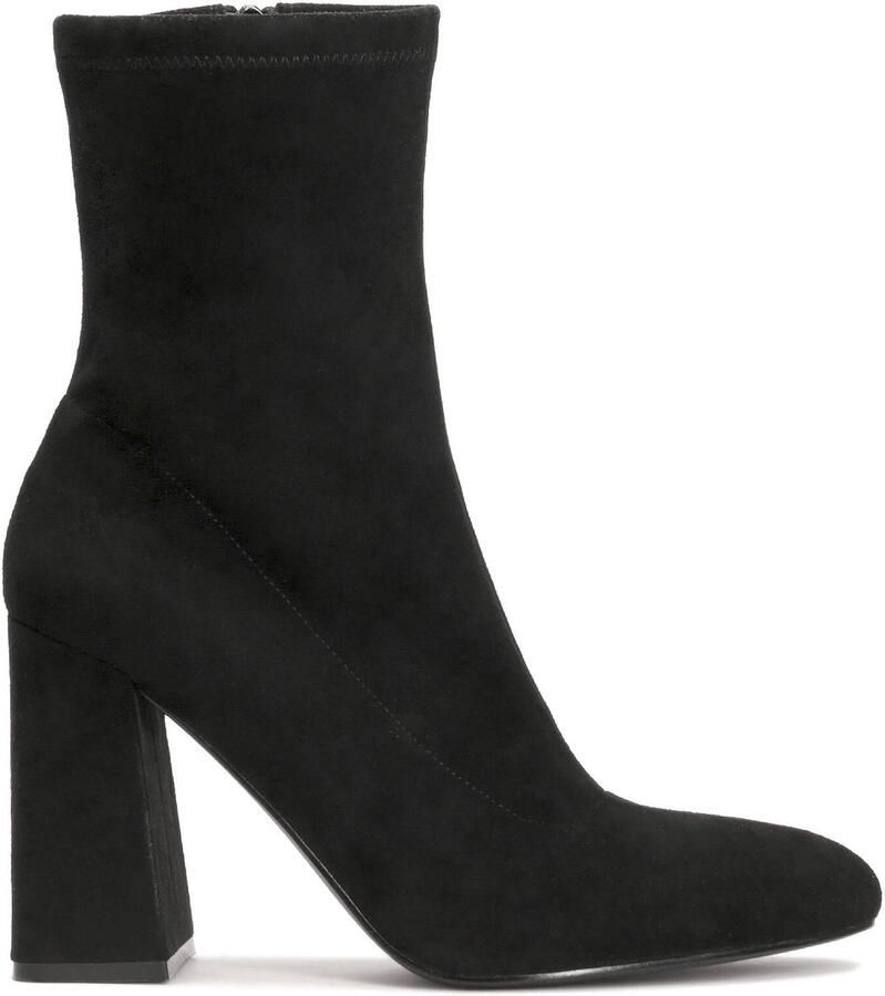 Kazar Classic black boots on a post