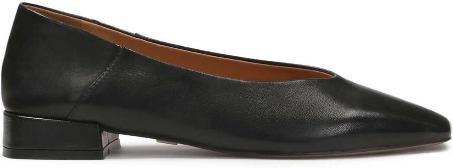 Kazar Flat pumps with extended nose