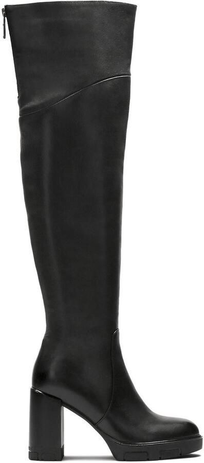 Kazar Musketeers with a wide heel and platform