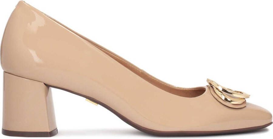 Kazar Lacquered beige pumps with a sturdy heel