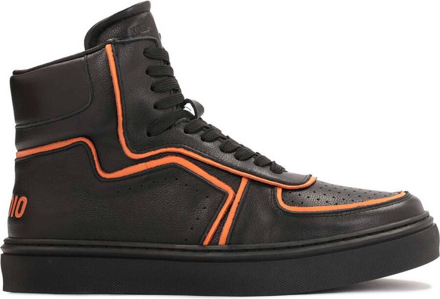 Kazar Studio Avant-gardistische zwarte sneakers voor heren met oranje inzetstukken