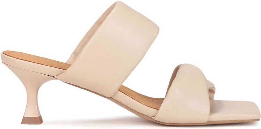 Kazar Studio Beige muiltjes op een hak met een vierkante teen
