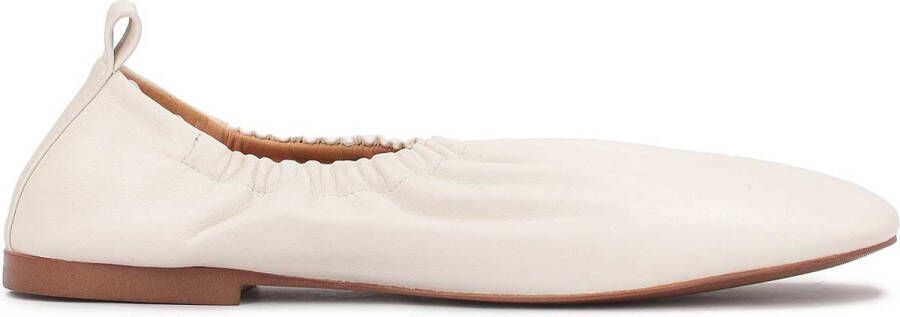 Kazar Studio Leren ballerina's met elastiek in beige kleur
