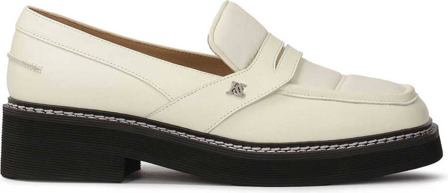 Kazar Studio Off-white leren halfschoenen met zwarte zool White Dames