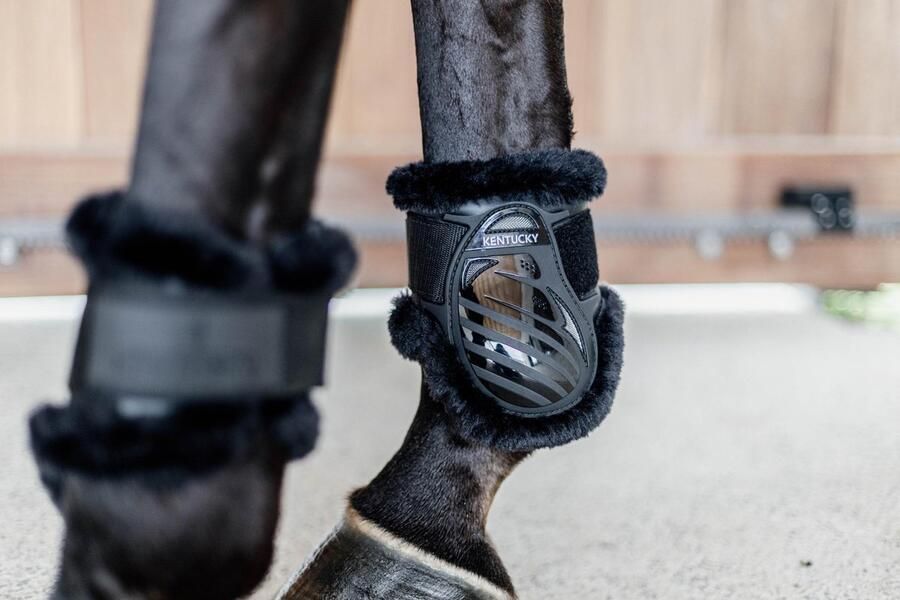 Kentucky Horsewear Vegan Sheepskin young horse fetlock boots zwart wol zwart
