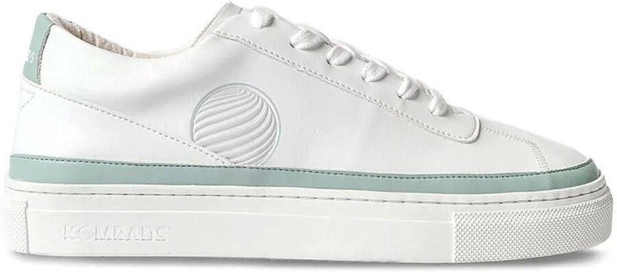 Komrads vegan sneakers APLS Maça Low Soft Blue Schoen uit duurzaam en gerecycleerd materiaal wit