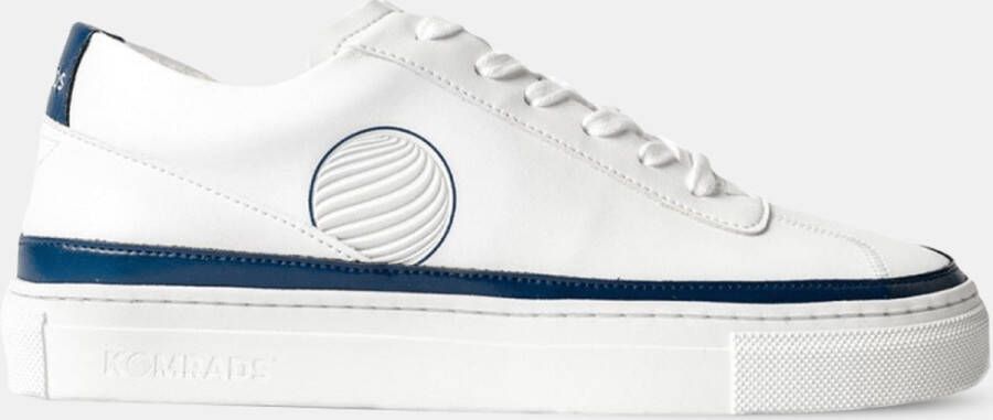 Komrads Vegan Sneaker APLS Low Maça Notturno Blue Schoen uit duurzaam en gerecycleerd materiaal wit laag