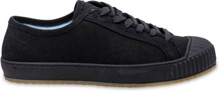 Komrads vegan sneaker ICNS Spartak Monoblack Schoen uit duurzaam en gerecycleerd materiaal zwart