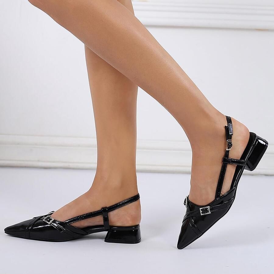 Pumps met enkelriem en gesloten punt