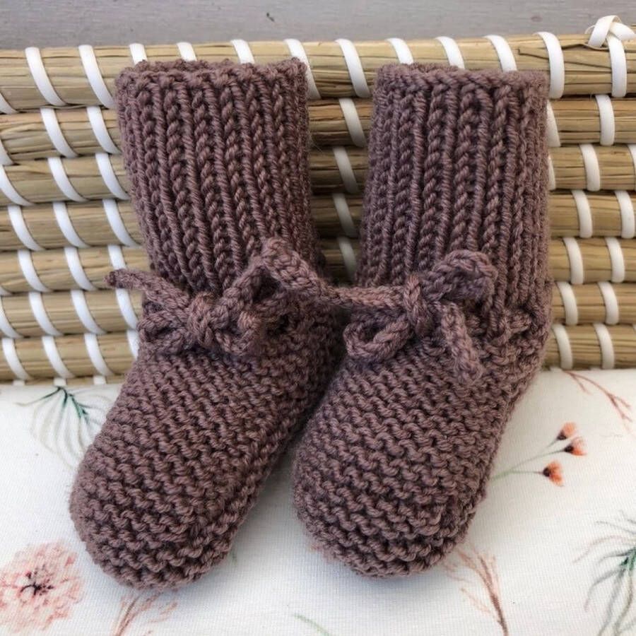 Lovely Stitches Gebreide babyslofjes Kort Donkerbeige Merino Wol Lovely Stitche