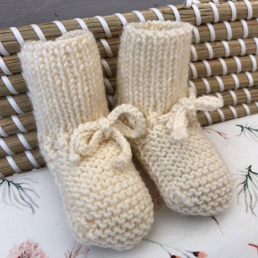 Lovely Stitches Gebreide babyslofjes Kort Off White Merino Wol Lovely Stitche