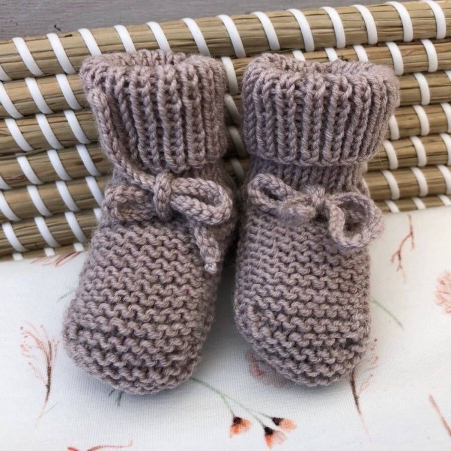 Lovely Stitches Gebreide babyslofjes Met Omslag Beige Merino Wol Lovely Stitche