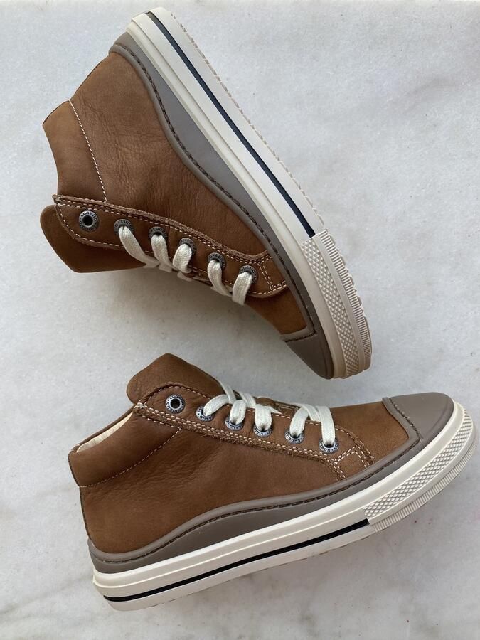 Lunella Jongenssneaker cognac met beschermtop