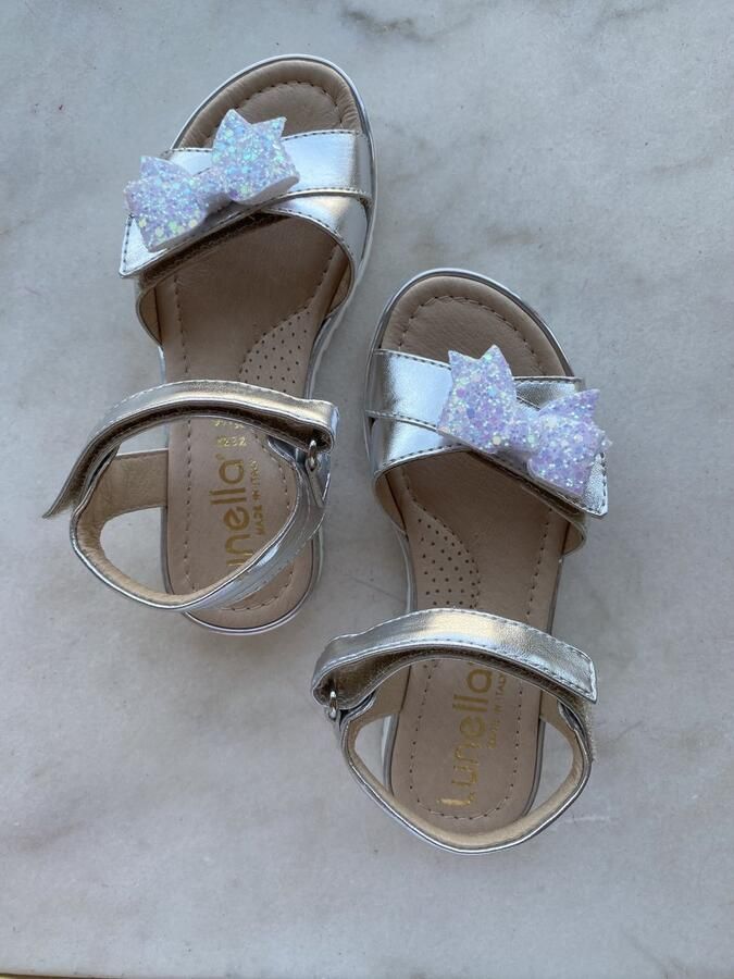 Lunella meisjessandaal zilver met witte strik