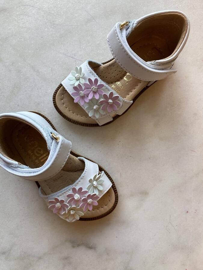 Lunella sandaal magische bloem verkleurt in de zon