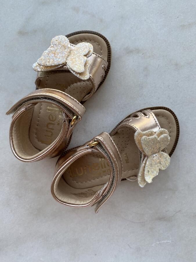 Lunella sandaal met vlinder en dichte hiel