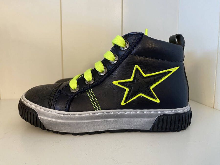 Lunella sneaker