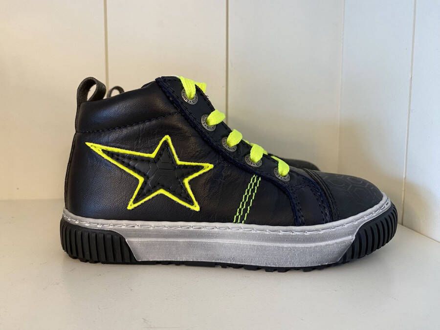 Lunella sneaker