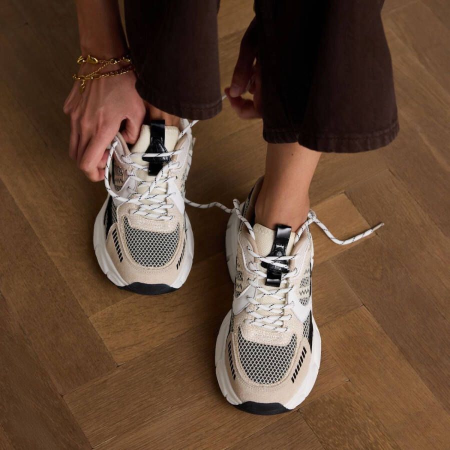 Manfield Dames Beige sneakers met zwarte en witte stoffen details