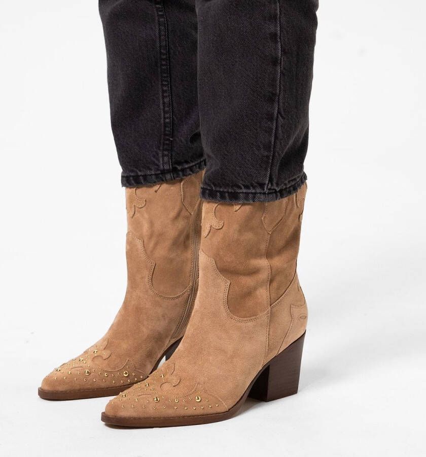 Manfield Dames Beige suède cowboylaarzen met goudkleurige studs