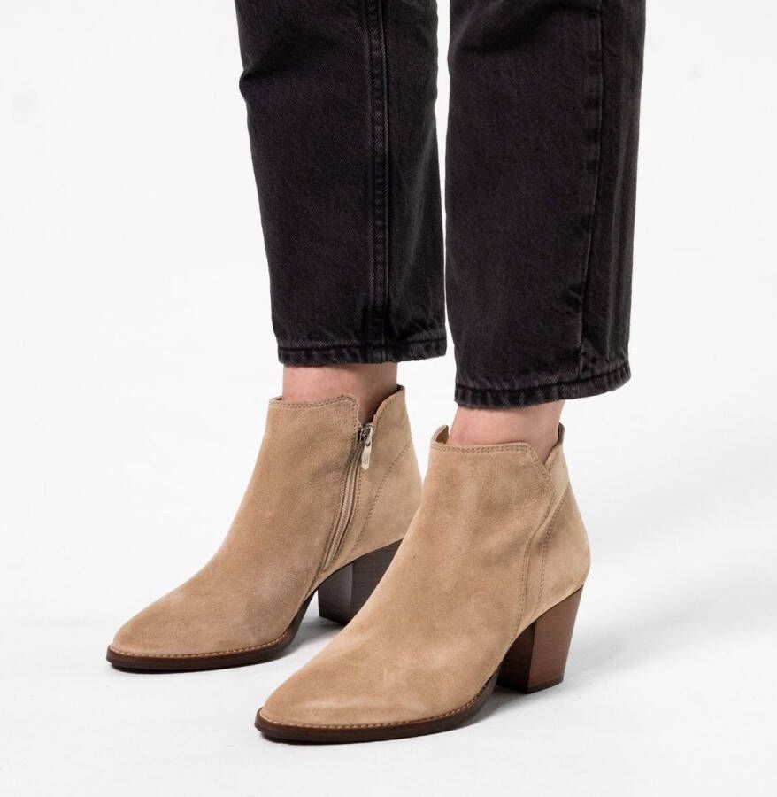 Manfield Dames Beige suède enkellaarsjes met hak