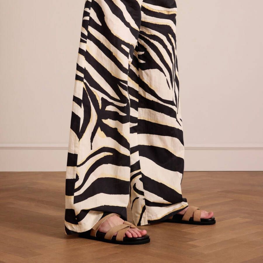 Manfield Dames Beige suède slippers met bandje