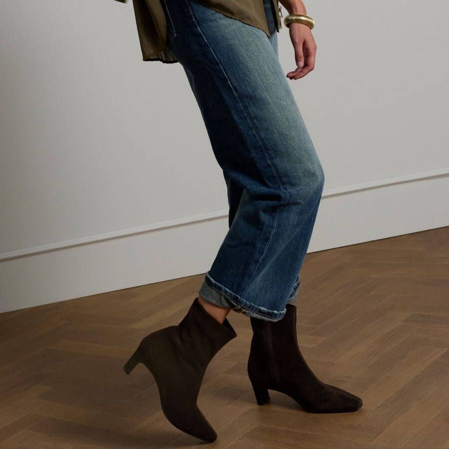 Manfield Dames Bruine suède enkellaarsjes met hak