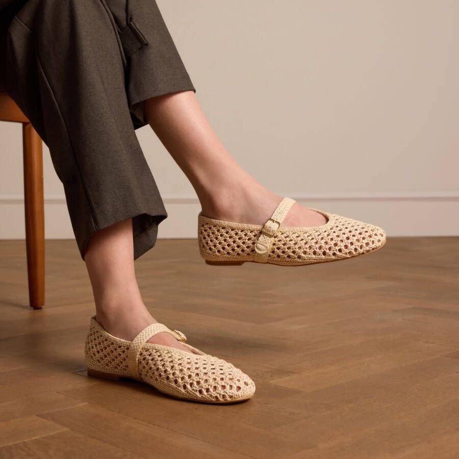 Manfield Dames Witte raffia ballerina met gesp