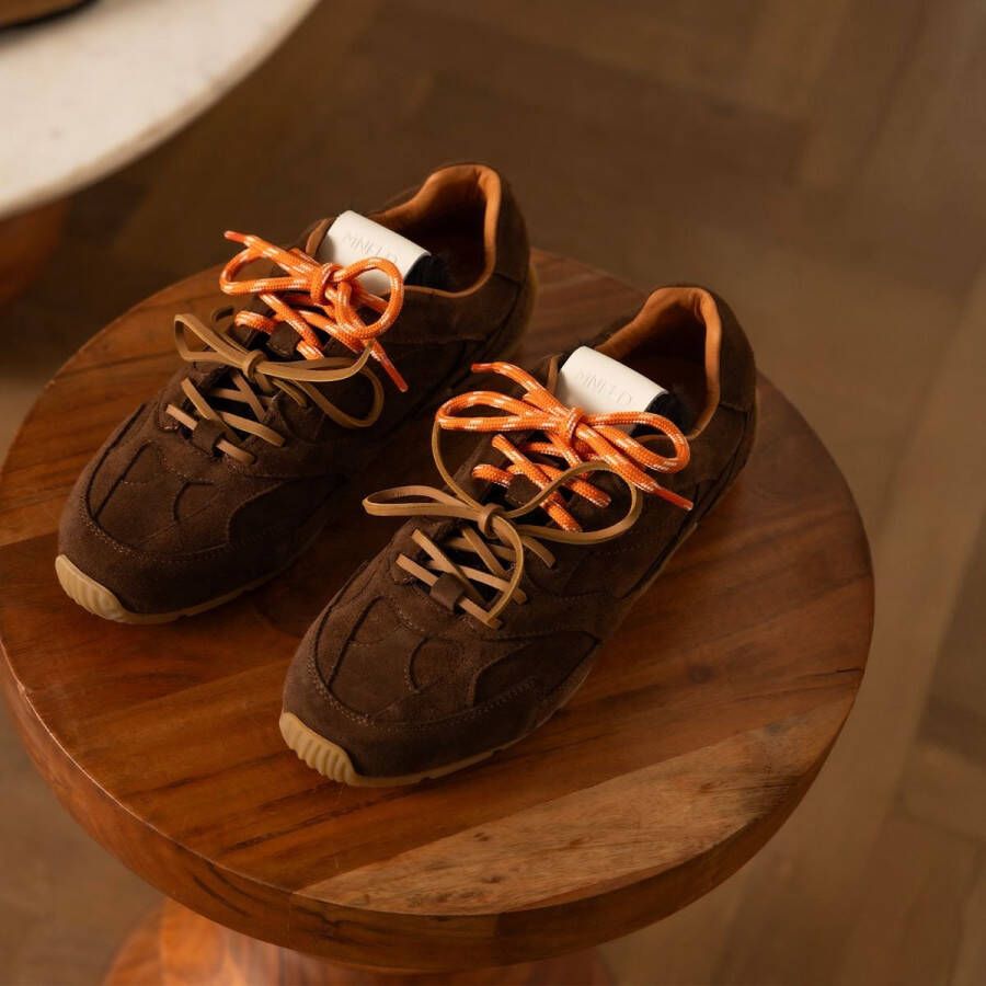 Manfield Dames X Isabelle Bruine suède sneakers met dubbele veters
