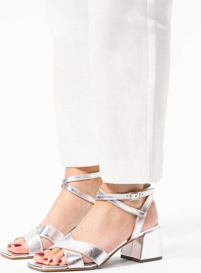 Manfield Dames Zilveren leren sandalen met hak