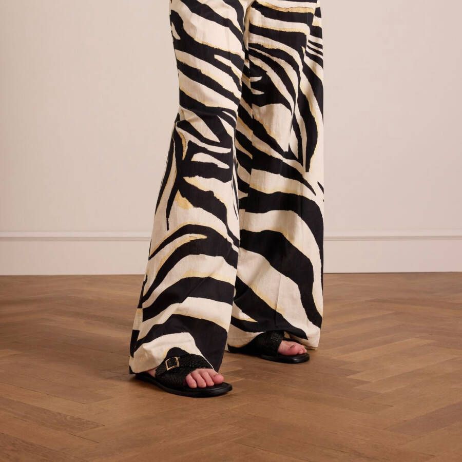 Manfield Dames Zwarte gevlochten slippers met gesp