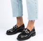 Manfield Dames Zwarte lakleren loafers met zilveren chain - Thumbnail 4