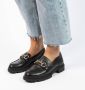 Manfield Dames Zwarte leren loafers met goudkleurig detail - Thumbnail 2