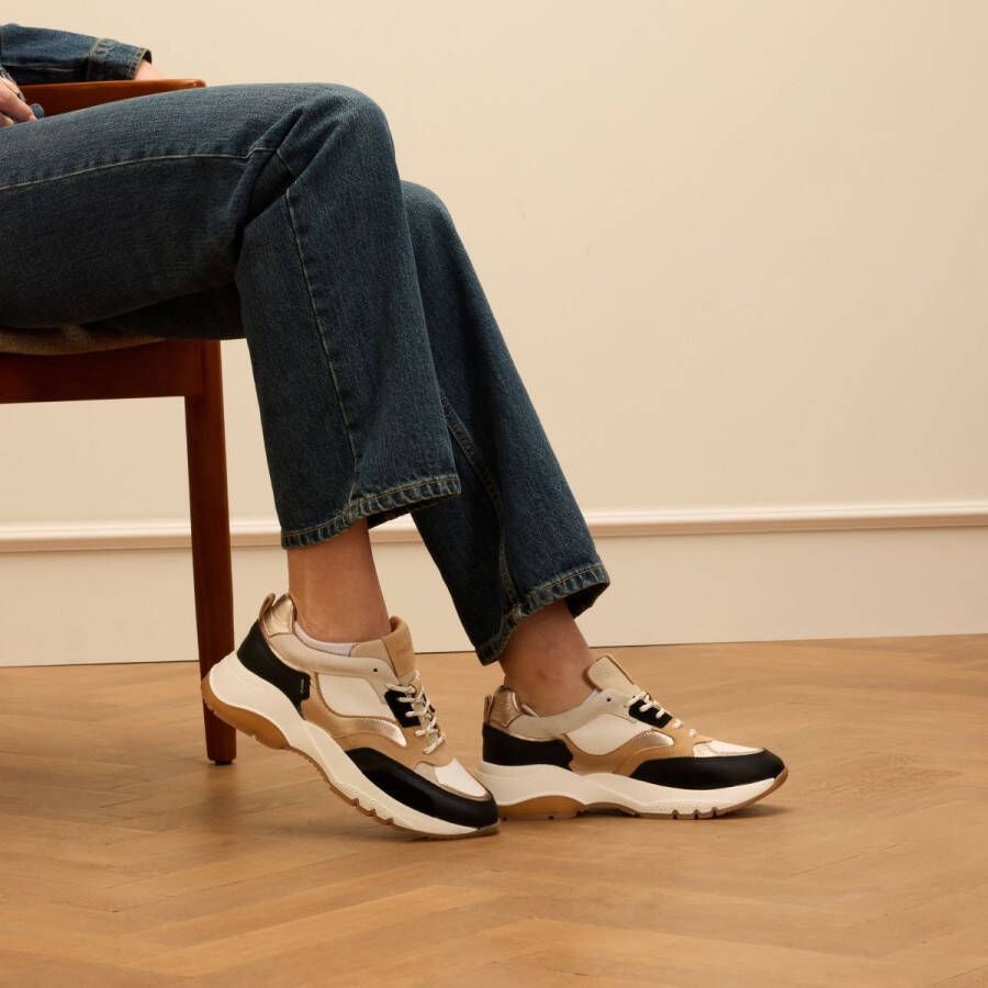 Manfield Dames Zwarte leren sneakers met suède details
